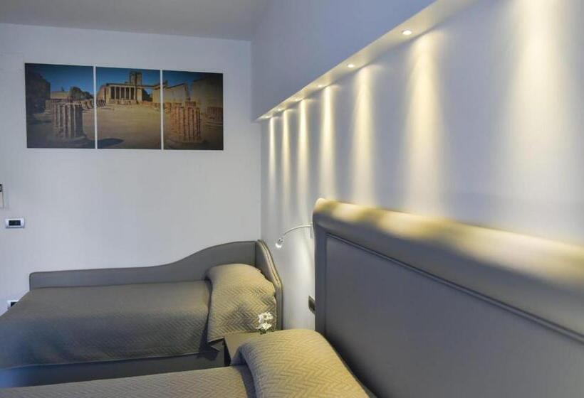 Четырехместный Номер Стандарт с Балконом, Pompei Inn Ruins B&b Luxury Suite