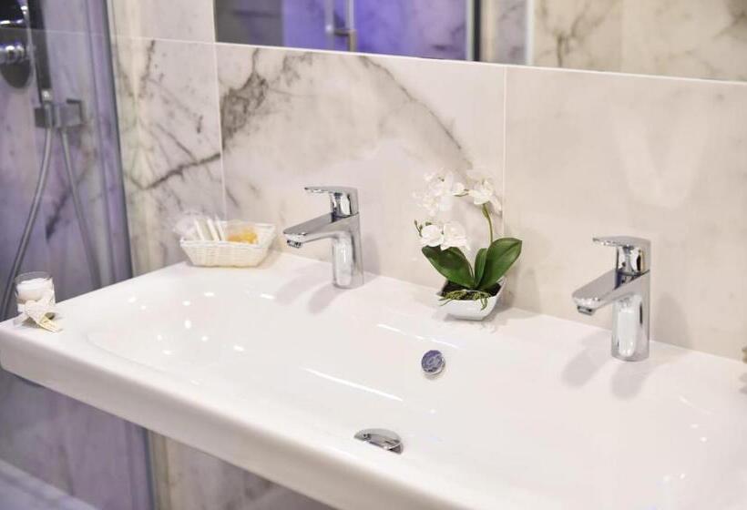 Четырехместный Номер Стандарт с Балконом, Pompei Inn Ruins B&b Luxury Suite