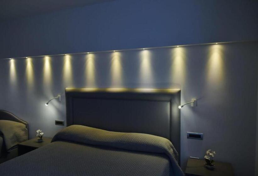 Четырехместный Номер Стандарт с Балконом, Pompei Inn Ruins B&b Luxury Suite