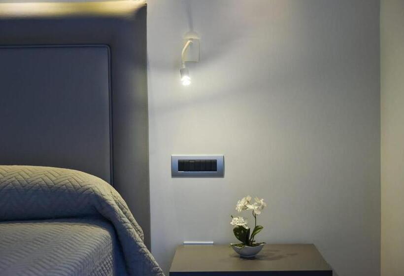 Четырехместный Номер Стандарт с Балконом, Pompei Inn Ruins B&b Luxury Suite