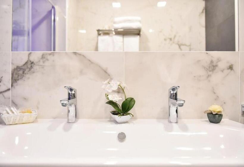 Четырехместный Номер Стандарт с Балконом, Pompei Inn Ruins B&b Luxury Suite