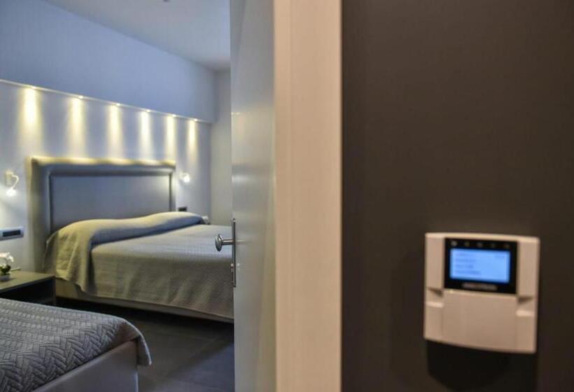 Четырехместный Номер Стандарт с Балконом, Pompei Inn Ruins B&b Luxury Suite