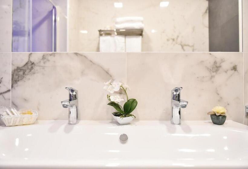 Четырехместный Номер Стандарт с Балконом, Pompei Inn Ruins B&b Luxury Suite