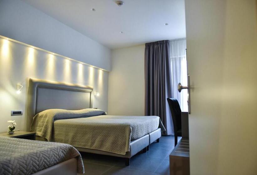 Четырехместный Номер Стандарт с Балконом, Pompei Inn Ruins B&b Luxury Suite