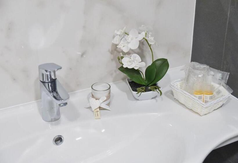 Четырехместный Номер Стандарт с Балконом, Pompei Inn Ruins B&b Luxury Suite