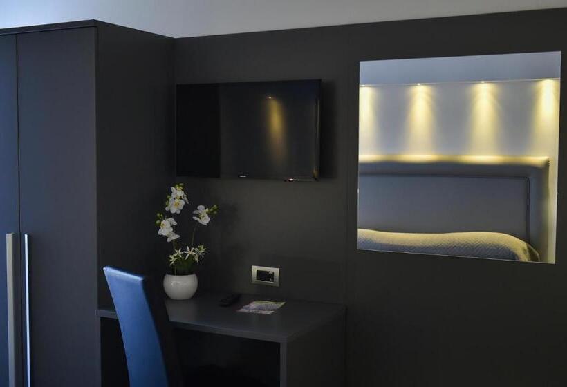 Четырехместный Номер Стандарт с Балконом, Pompei Inn Ruins B&b Luxury Suite