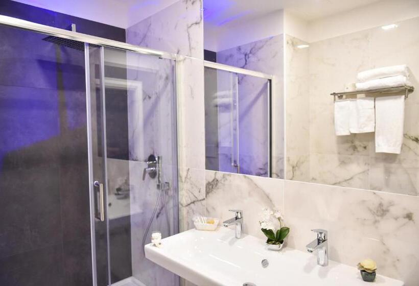 Четырехместный Номер Стандарт с Балконом, Pompei Inn Ruins B&b Luxury Suite