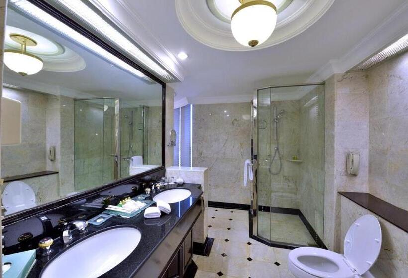 Suite Deluxe, Evergreen Laurel Hotel Bangkok