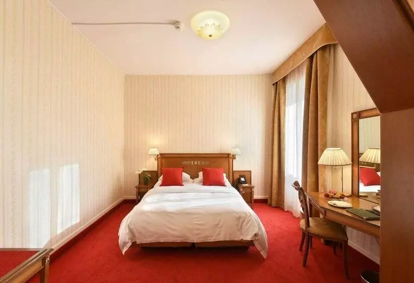اتاق استاندارد سه نفره, Golf Hotel René Capt