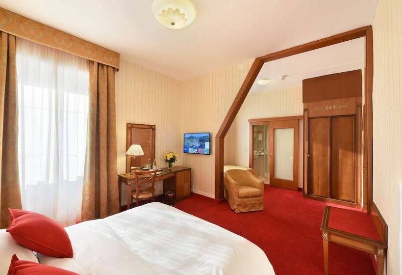 غرفة قياسية ثلاثية, Golf Hotel René Capt