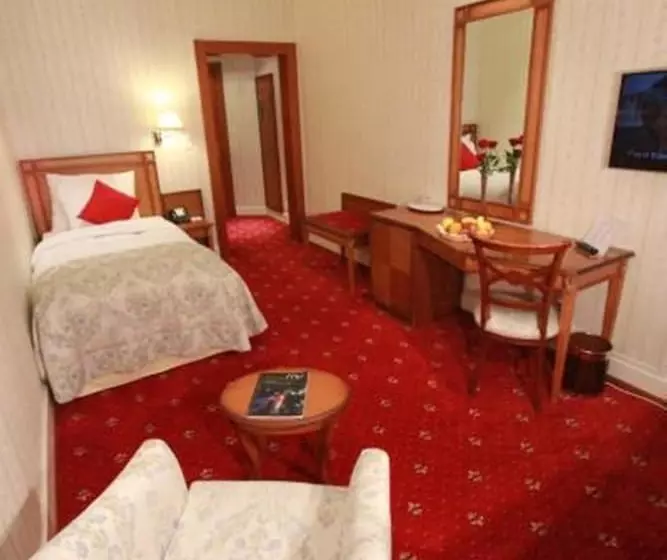 اتاق سوپریور یک تخته, Golf Hotel René Capt