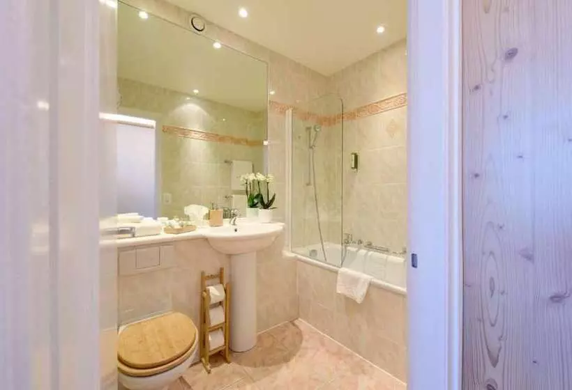 اتاق استاندارد با چشم‌انداز دریاچه, Golf Hotel René Capt