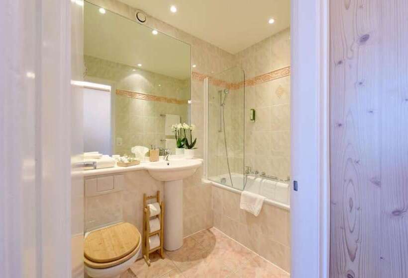 غرفة قياسية ثلاثية, Golf Hotel René Capt