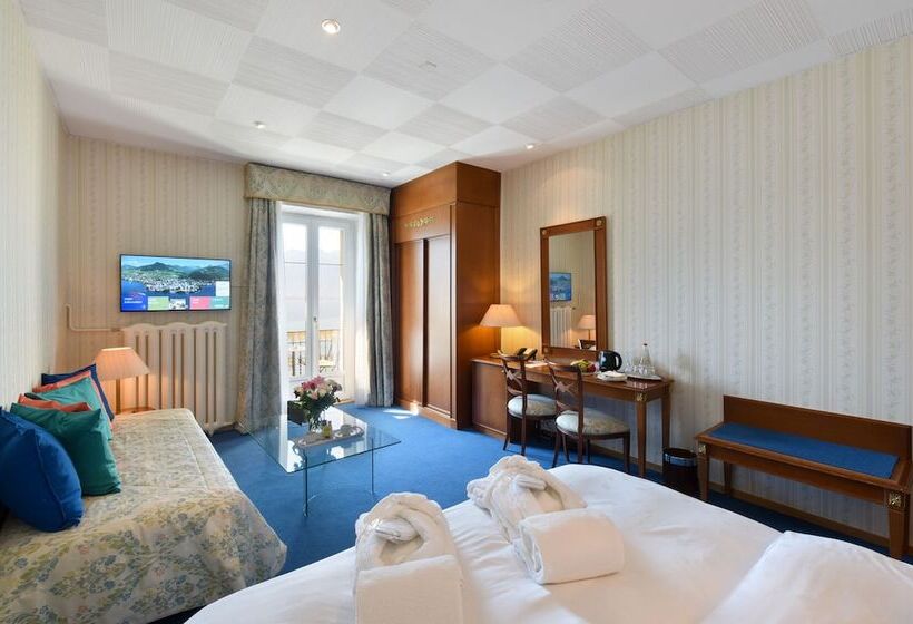 غرفة قياسية ثلاثية, Golf Hotel René Capt