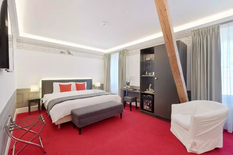 اتاق سوپریور سه تخته, Golf Hotel René Capt