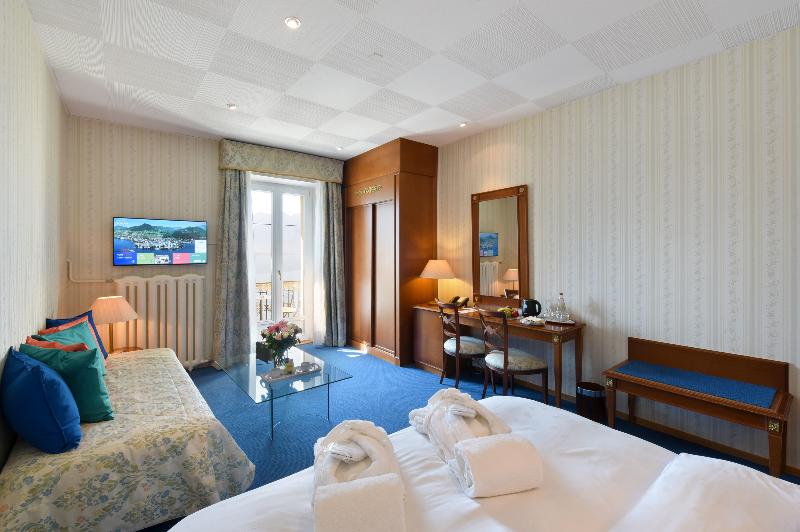 غرفة قياسية ثلاثية, Golf Hotel René Capt