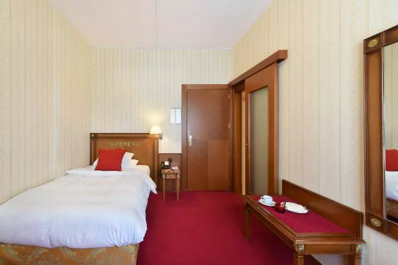 اتاق سوپریور یک تخته, Golf Hotel René Capt