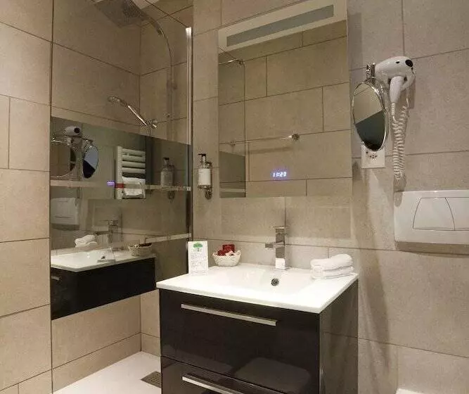 Standard Single Room, Montbrillant