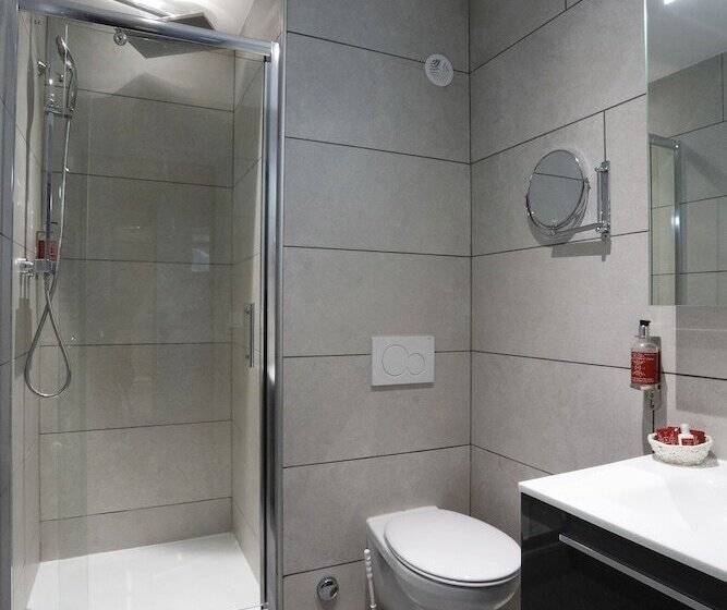 Standard Single Room, Montbrillant