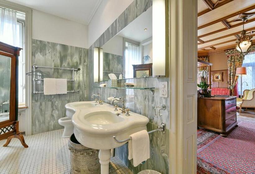 جناح مزوَّد بشرفة, Park Villa