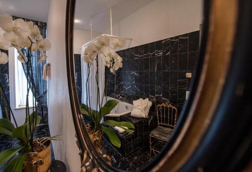 جناح مزوَّد بشرفة, Park Villa