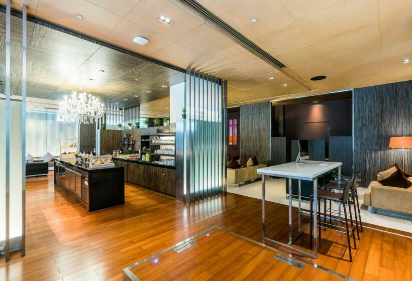 سوییت اجرایی, Pathumwan Princess Hotel   Sha Extra Plus Certified