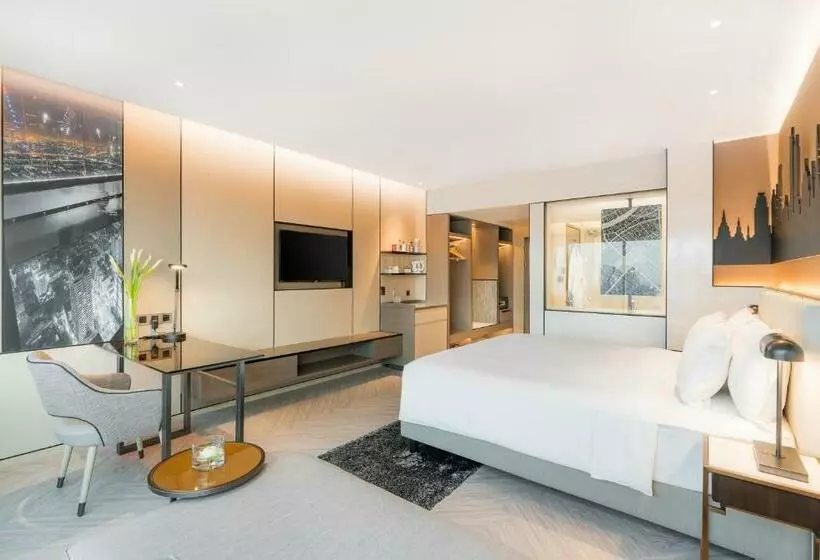 Deluxe Room King Size Bed