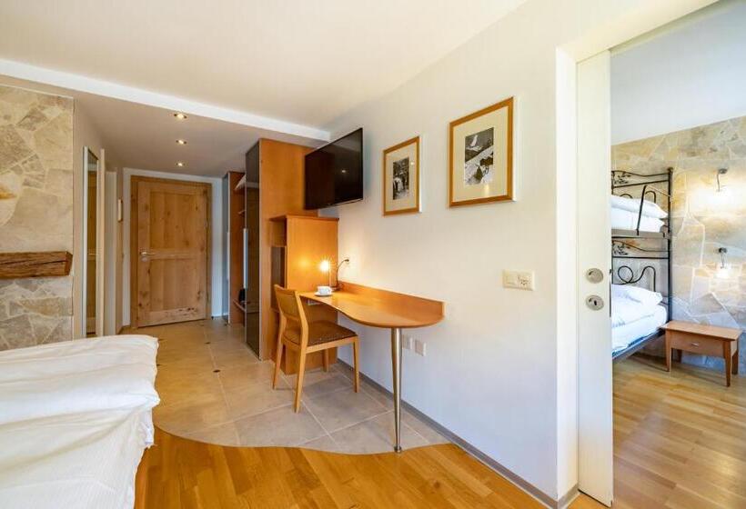 חדר משפחתי, Pollux