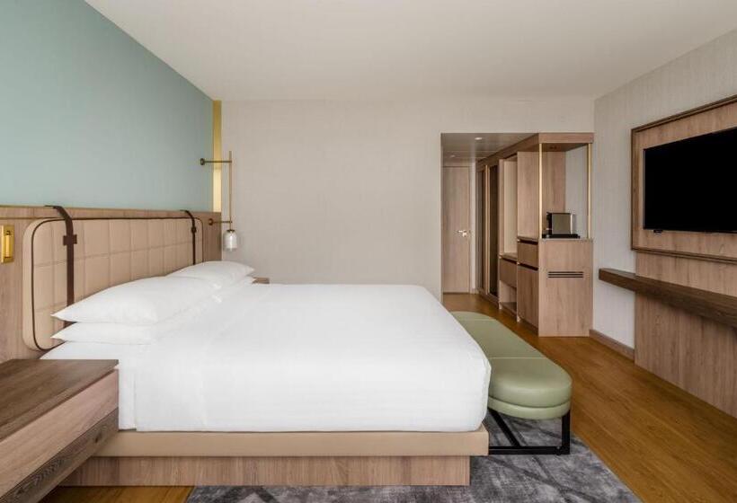 带大床的高级房间, Zurich Marriott