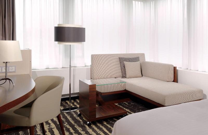 带大床的豪华间, Zurich Marriott