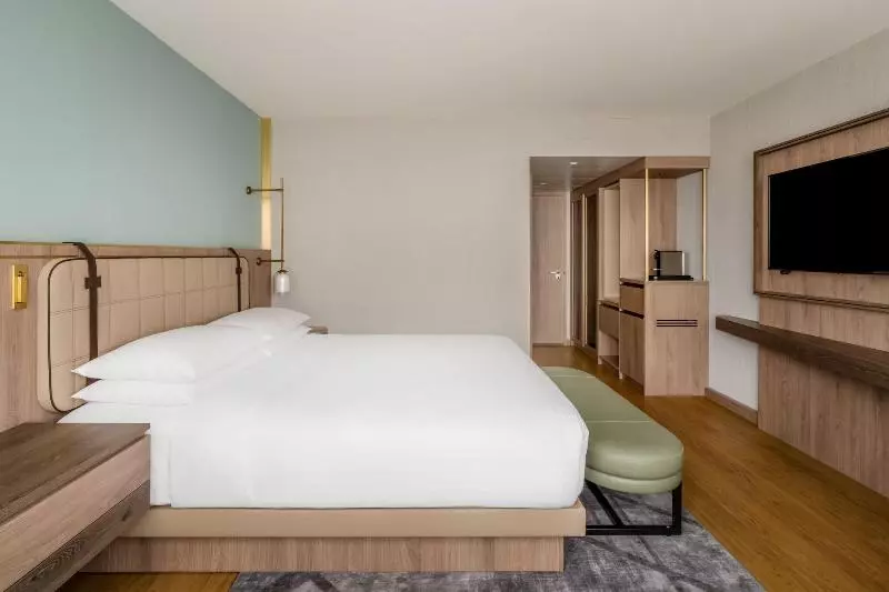 اتاق سوپریور با تخت بزرگ, Zurich Marriott