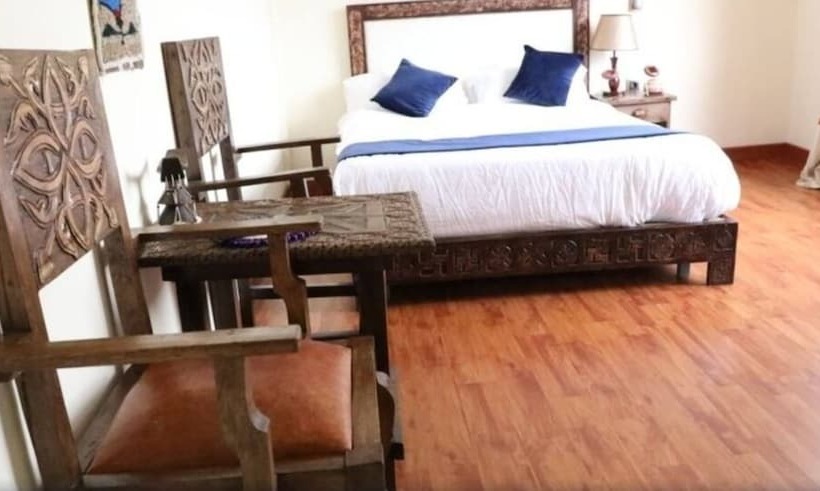 اتاق خانوادگی, Fikirandray Lodge