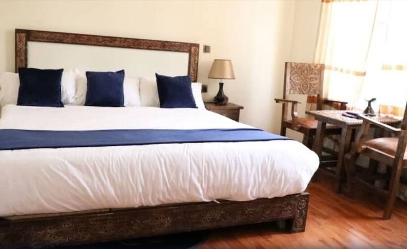 家庭间, Fikirandray Lodge