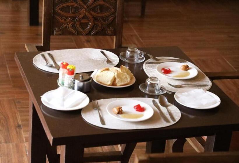 单人经济间, Fikirandray Lodge