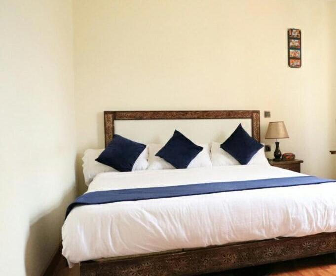 اتاق اکونومی, Fikirandray Lodge