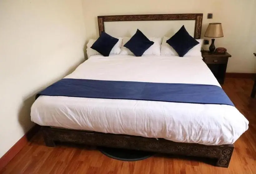 اتاق اکونومی, Fikirandray Lodge