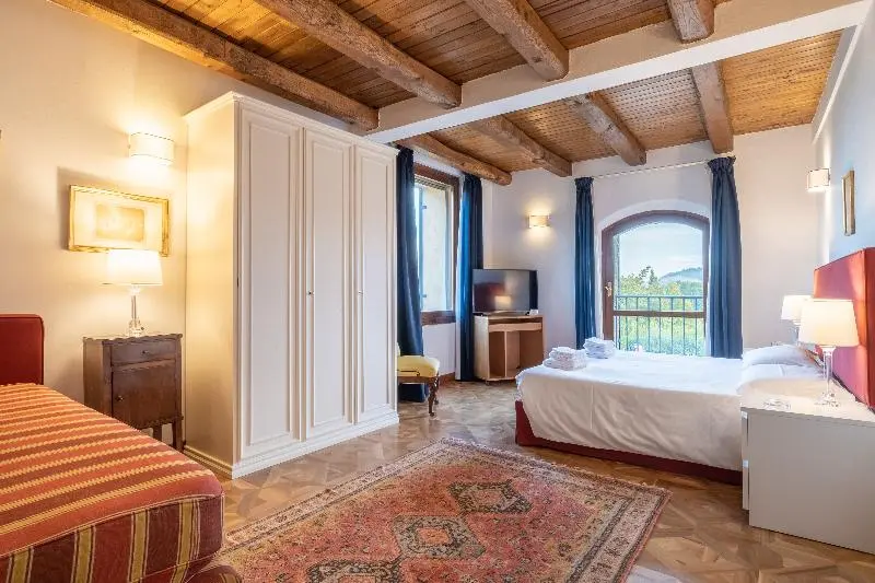 Deluxe Kolmen Hengen Huone, Bolognaroomscom La Quercia