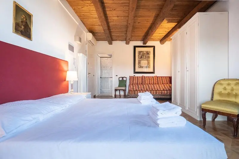 Deluxe Kolmen Hengen Huone, Bolognaroomscom La Quercia