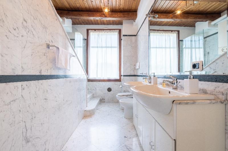 豪华三人间, La Quercia Bolognarooms