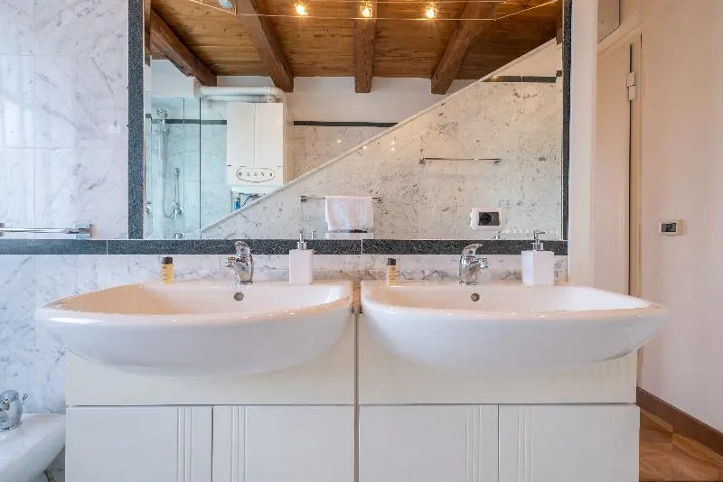 Deluxe Kolmen Hengen Huone, Bolognaroomscom La Quercia