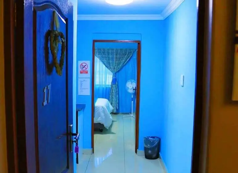 اتاق خانوادگی, Angel Guest House