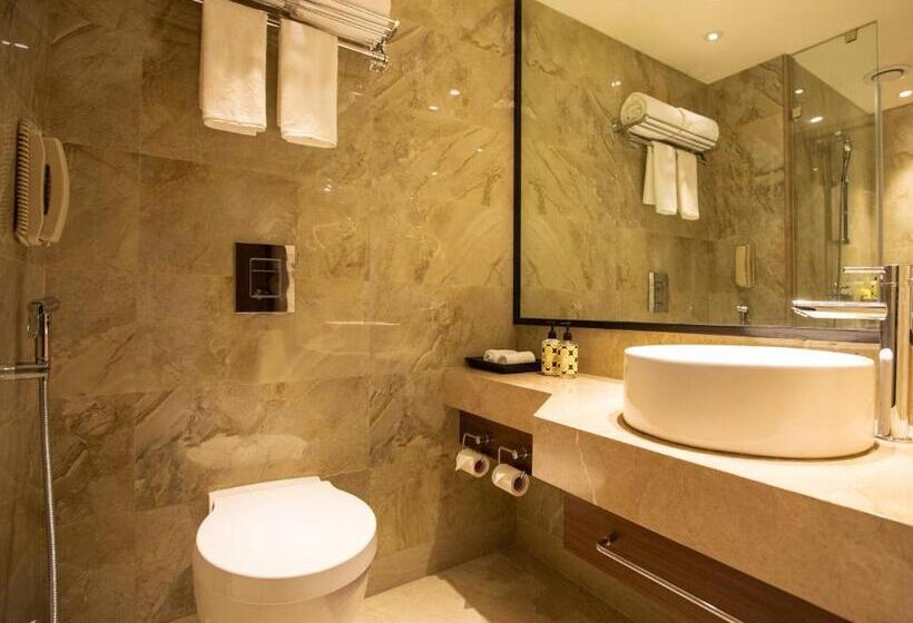 行政套房, Lemon Tree Premier City Center Pune