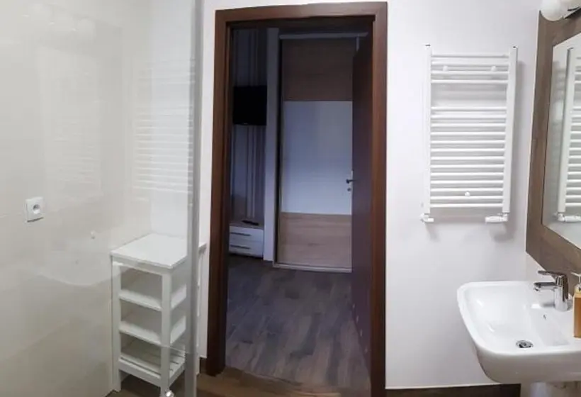 スタンダード4人部屋, B&b Dom Z Bali
