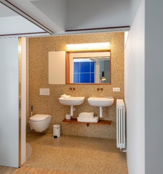 חדר משפחתי, B&b Baz