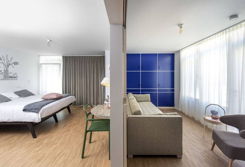 חדר משפחתי, B&b Baz