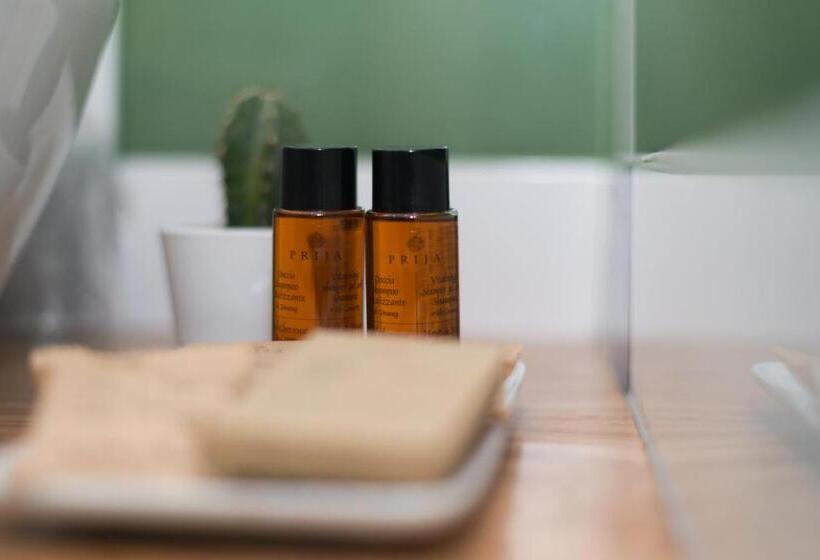 Номер Стандарт с Балконом, Sorrento Stylish Rooms