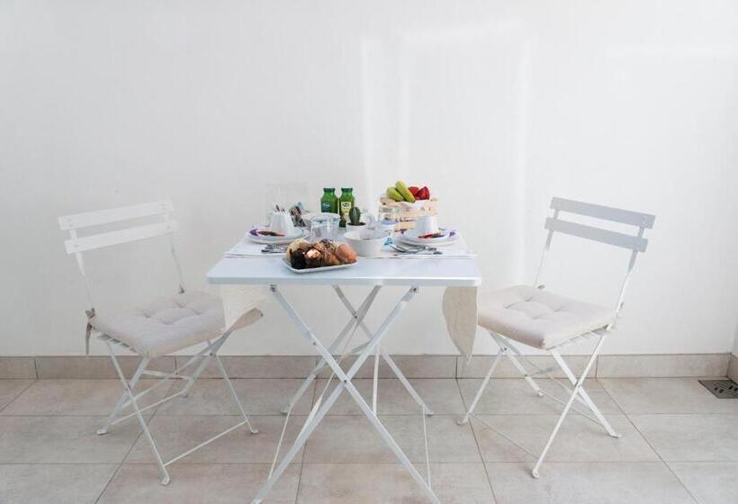 Номер Deluxe с Балконом, Sorrento Stylish Rooms