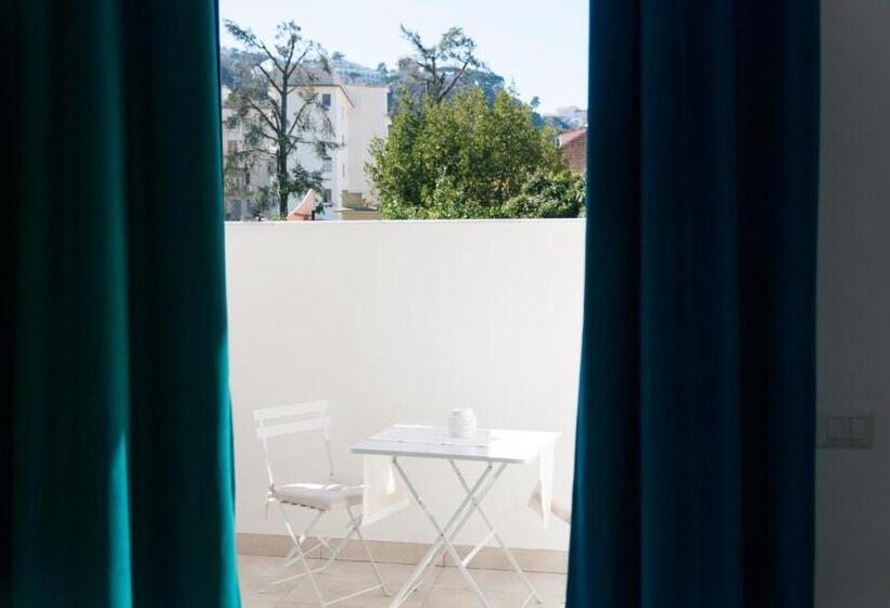 Номер Deluxe с Балконом, Sorrento Stylish Rooms