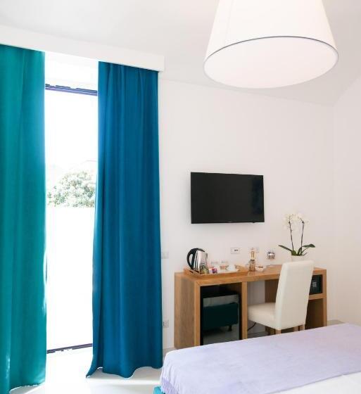 Номер Deluxe с Балконом, Sorrento Stylish Rooms