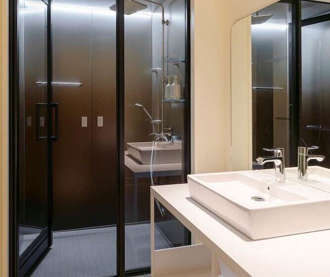 Quarto Estandar, The Boly Osaka
